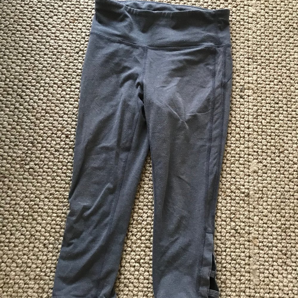 Gray cropped leggings